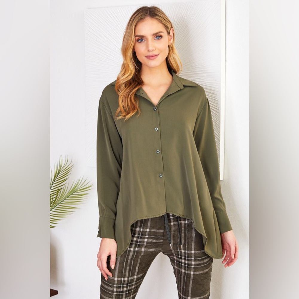 (28036-ARM) MATTE SATIN HIGH-LOW BUTTON DOWN COLLARED SHIRT